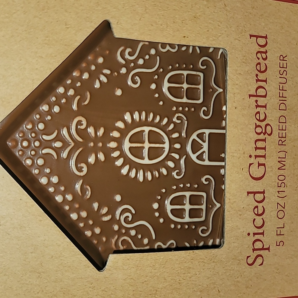 Sand + Fog Spiced Gingerbread Reed Diffuser - Picture 2 of 3